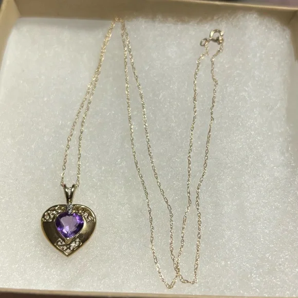 10k gold heart shaped pendant with amethyst stone and small diamond - Picture 2 of 8